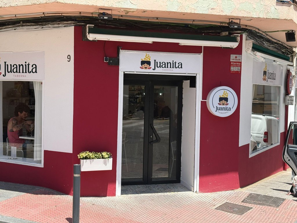Fachada de Juanita Taberna